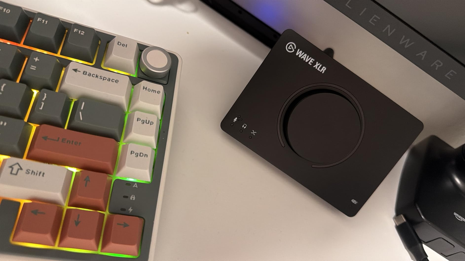 Elgato Wave XLR MK.2 USB Audio Interface and DSP Mixer | 80dB gain, Onboard voice effects, LED level feedback, Touch mute, Ultra-low-latency monitoring customer photo 2