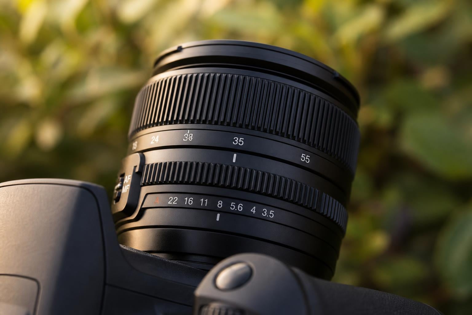 Why Does a Kit Lens Struggle to Blur the Background?