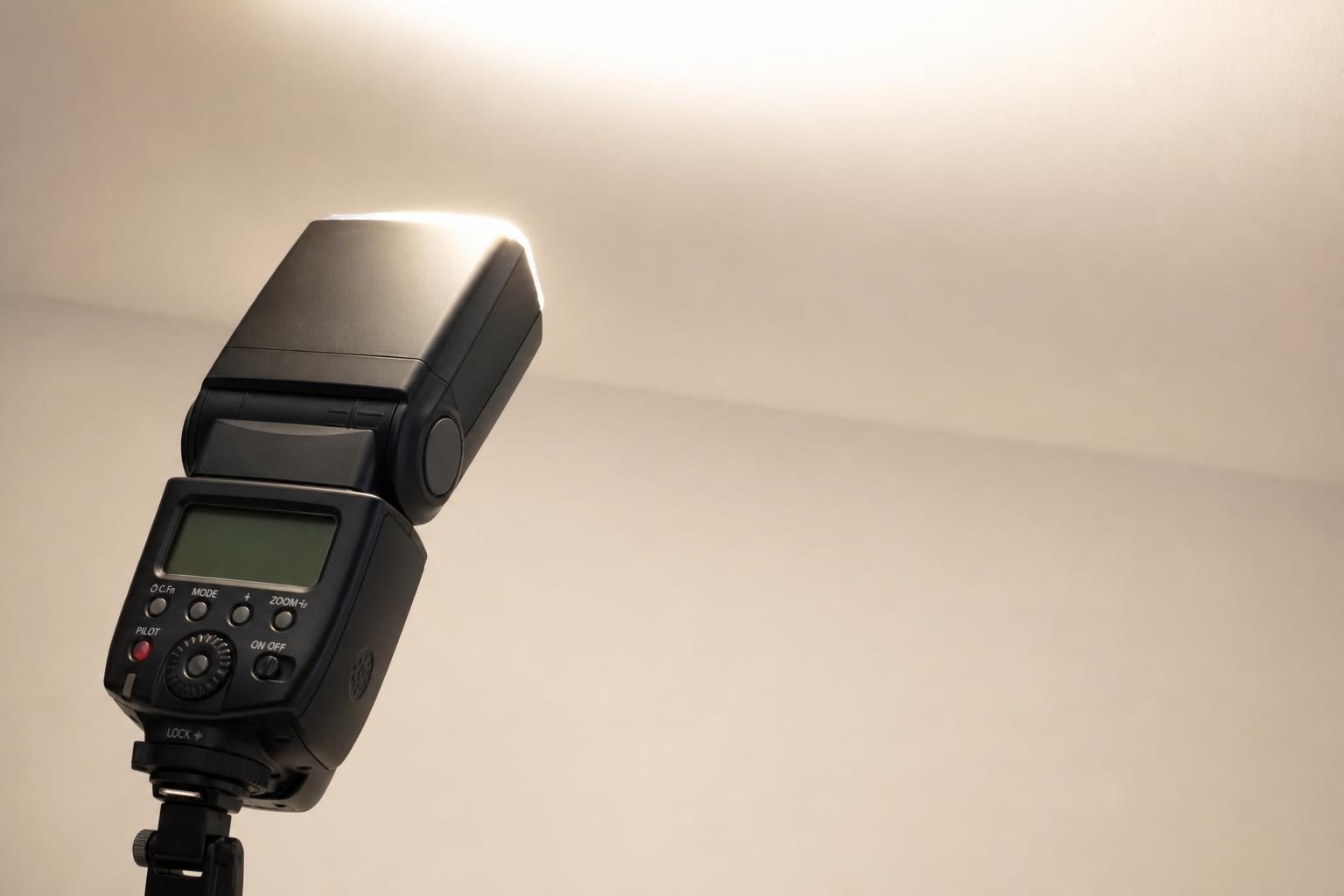 How Bouncing Flash Off a Ceiling Fixes Ugly Direct-Flash Light