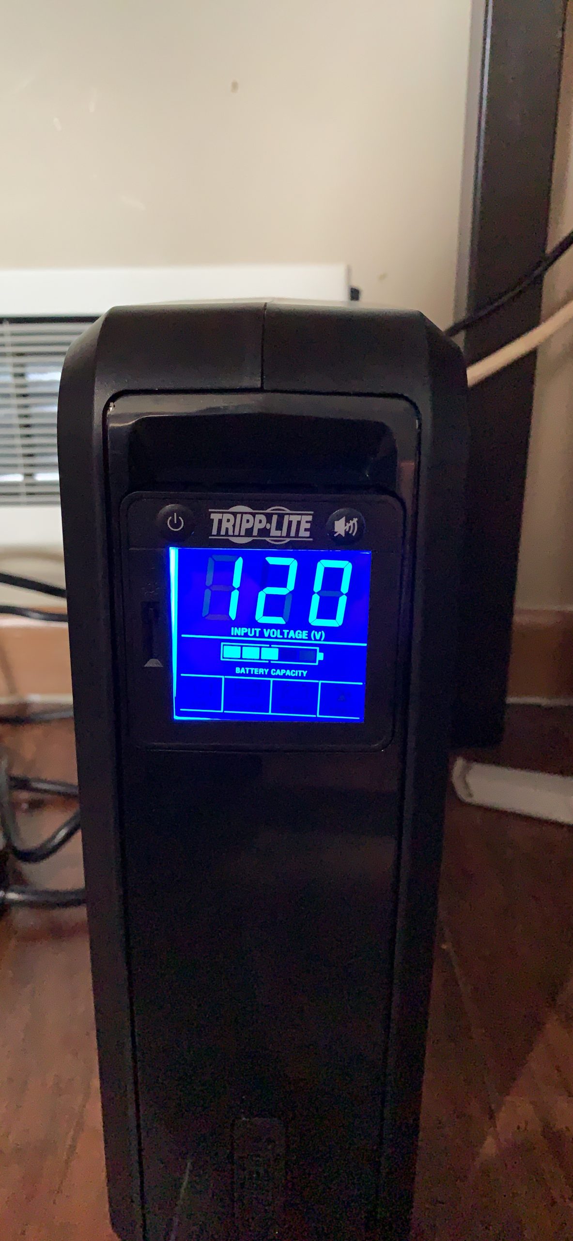 Eaton Tripp Lite SMART1000LCD 1000VA UPS 500W 8 Outlets 1038 Joules AVR LCD customer photo 2