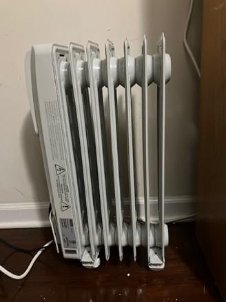 De'Longhi Oil filled Radiator Heater, 1500W Electric Space Heater for indoor use, portable room heater, Energy Saving, full room like office and bedroom with safety features, EW7707CM customer photo 1