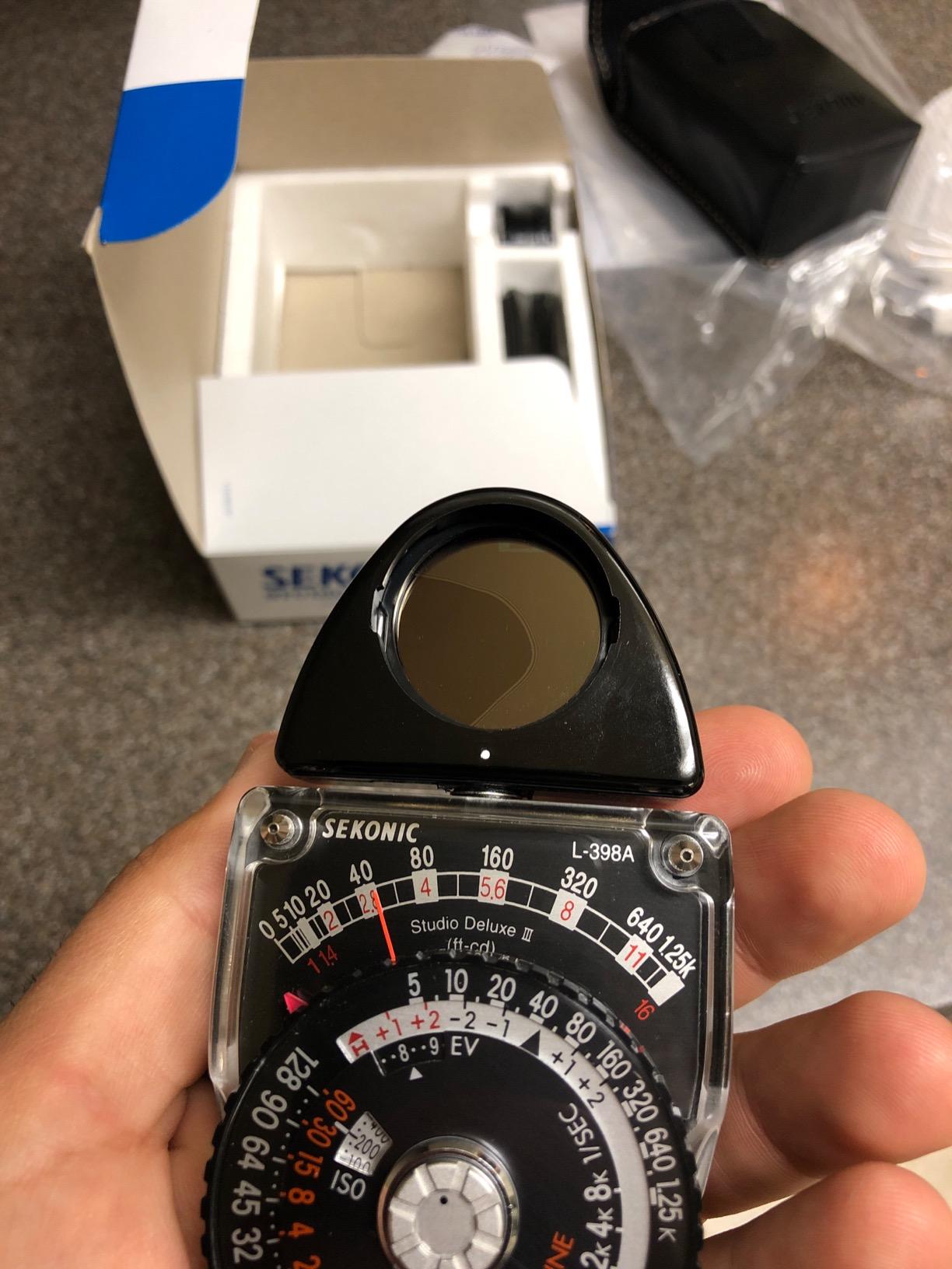 Sekonic L-398A Studio Deluxe III Analog Light Meter, Battery-Free Incident & Reflected Ambient Meter with Amorphous Photocell, Swivel Head, Full Dial Readout customer photo 1