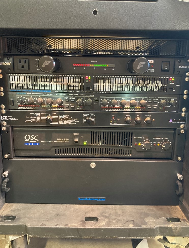 Furman PL-PLUS C 15 Amp Power Conditioner | 15A, 9 outlets, isolated banks, SMP/LiFT/EVS, 20-segment LED voltmeter, dual LED rack lights customer photo 1