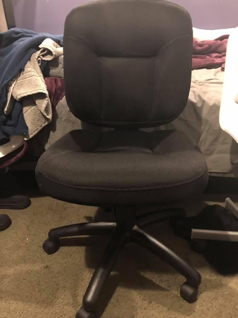 Amazon Basics Low-Back Armless Office Desk Chair with Back Support, Adjustable Height, 360 Degree Swivel, Fabric Upholstery, Rolling Wheels, Black customer photo 2