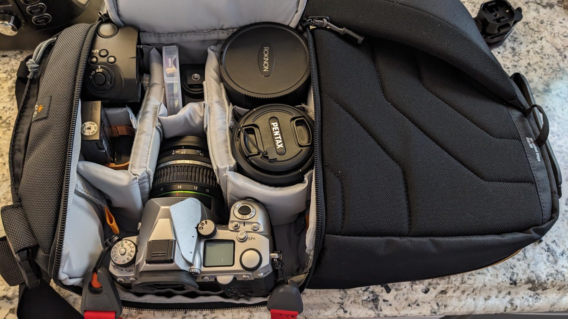 Lowepro LP36899PWW Slingshot Edge 250 AW - A Secure, Slim, Smart and Protective Sling for a Compact DSLR or DJI Mavic Pro/Mavic Pro Platinum,Black,9.06 x 4.72 x 8.27 in customer photo 1