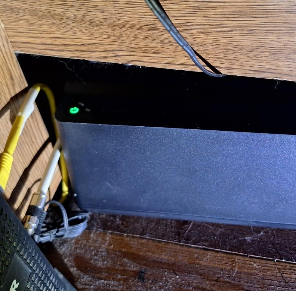 APC UPS Battery Backup Surge Protector, 600VA/330W (BE600M1) customer photo 1