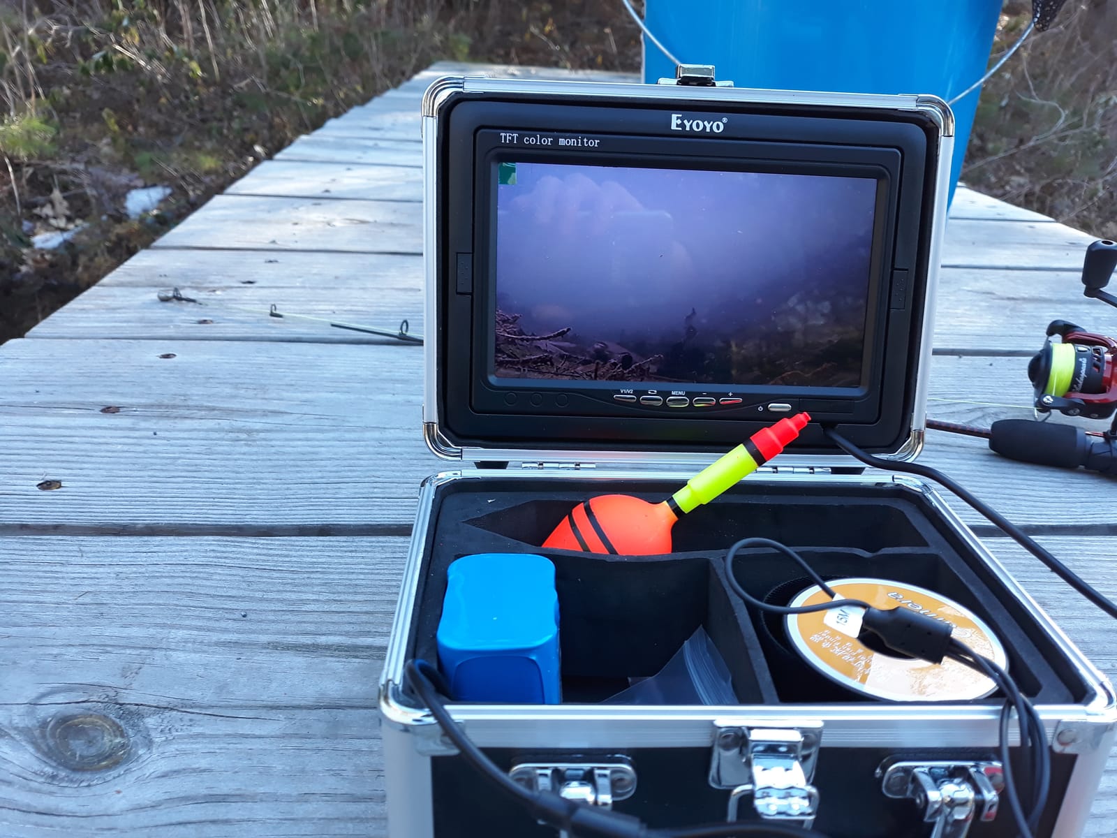 Eyoyo Underwater Fishing Camera 7 inch LCD Monitor Fish Finder 1000TVL | Waterproof Fishing Camera, 12pcs Infrared Lights, 4500mAh 8H Battery, Sun Visor, Portable Case For Lake, Boat, Ice Fishing customer photo 2