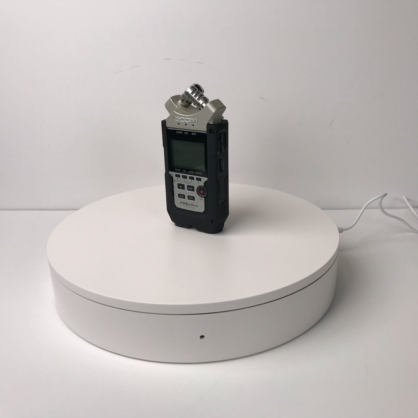 12.6In/32cm Rotating Platform, 350lbs Capacity Motorized Electric Turntable, Heavy Duty Motorized Rotating base, Large Motorized Rotating Display Stand,Photography Turntable with Remote customer photo 2