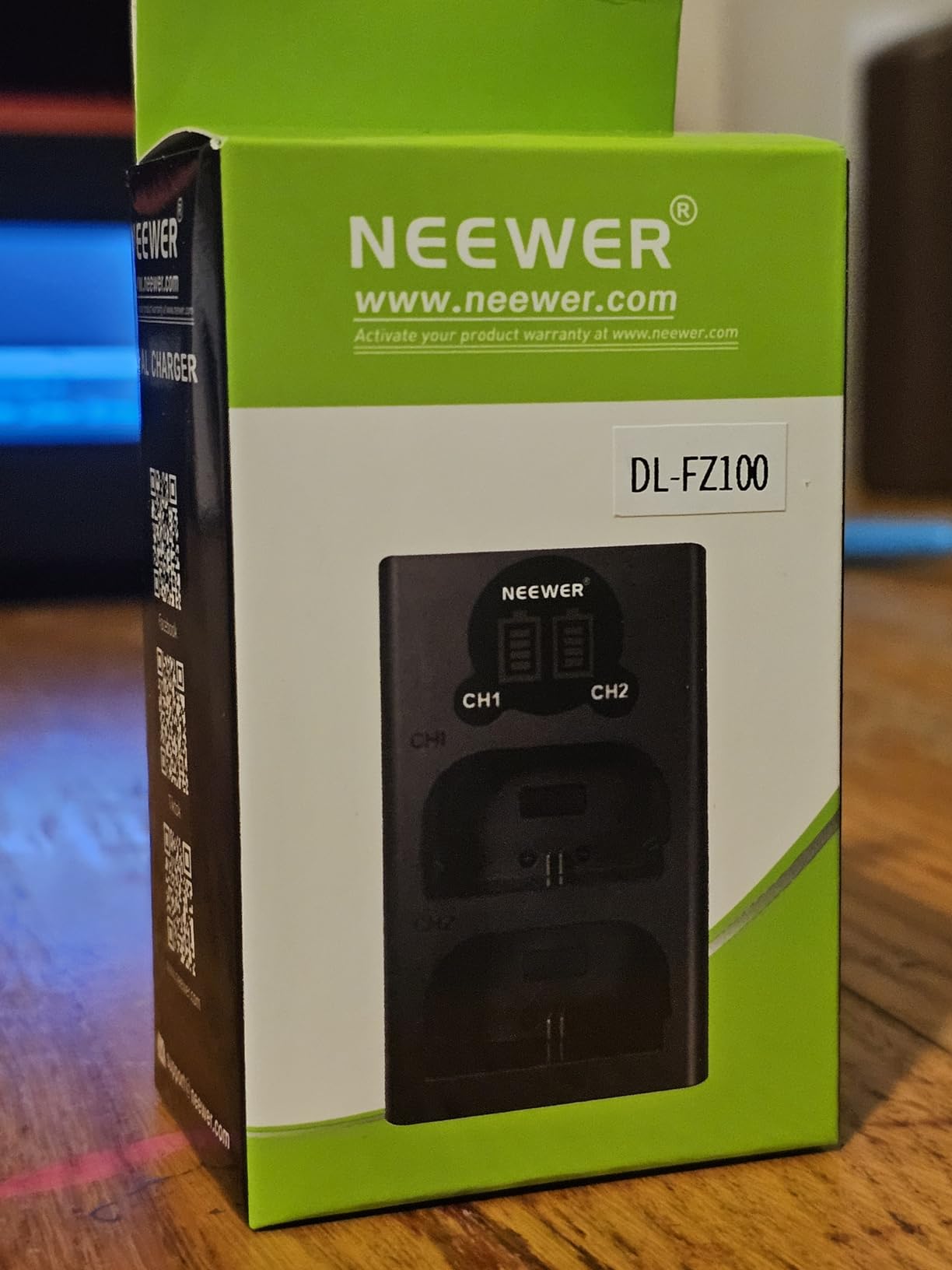 Neewer Dual USB Charger for Sony NP-FZ100 Battery, Compatible with Sony ZV-E1, FX3, FX30, A1, A9 II, A7R V, A7S III, A7 IV, A6600, A7C Cameras, Designed with LCD Display, Versatile Charging Options customer photo 1