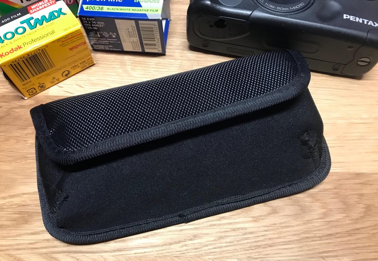 Camera Film 35mm 135 Roll Film Neoprene Storage Carrying Case Bag (Black) customer photo 2