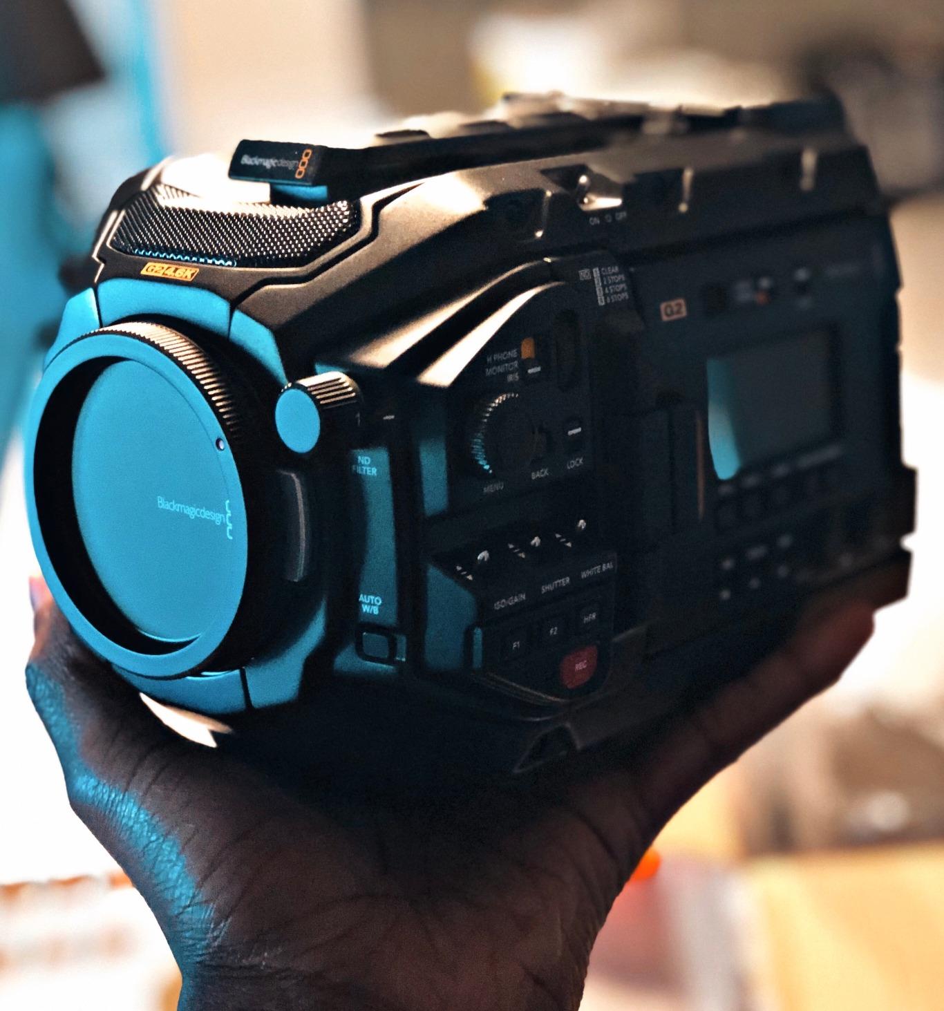 Blackmagic Design URSA Mini Pro 4.6K G2 Camcorder, Memory Card, CFast 2.0, SD, 10.2 cm (4in), LCD, Manual Camcorder, Black customer photo 1