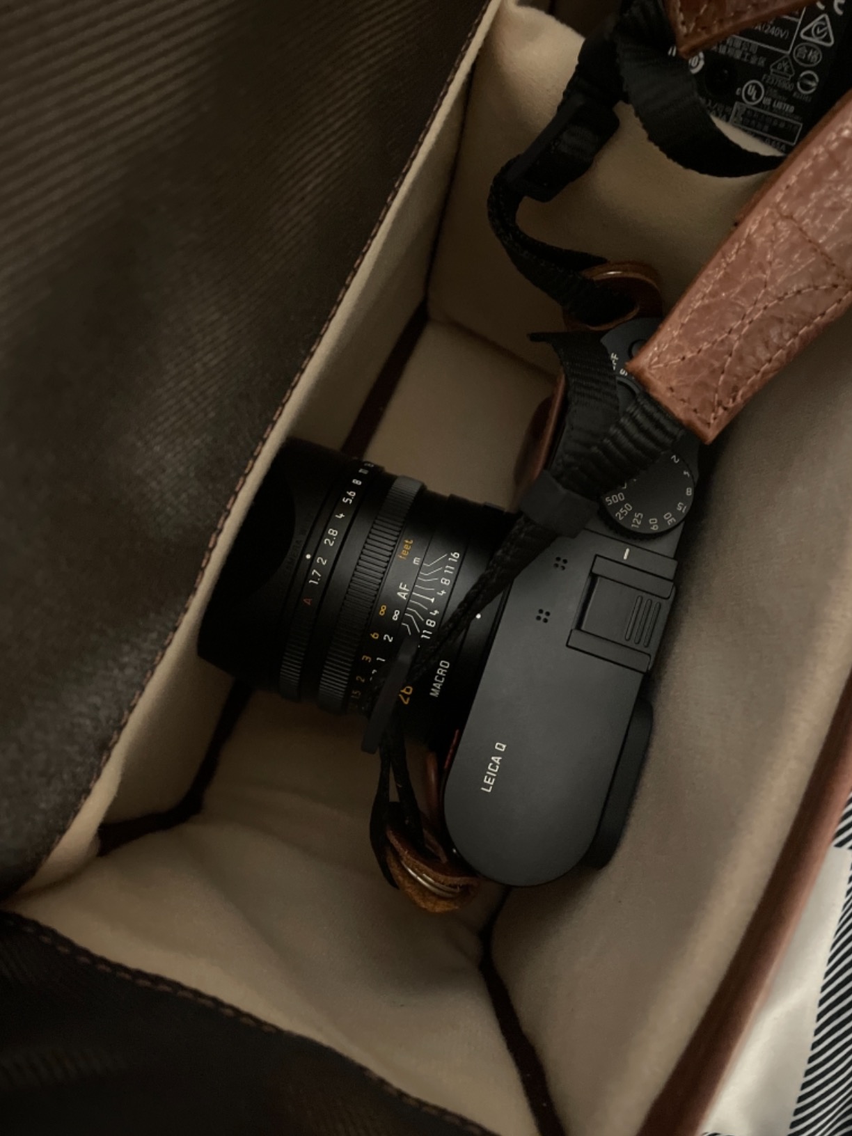 MegaGear Torres Genuine Leather Camera Messenger Bag for Mirrorless, Instant and DSLR Cameras customer photo 2