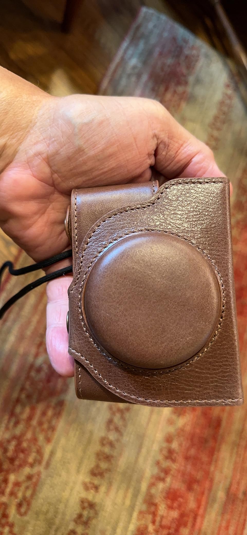 MegaGear MG1728 Ever Ready Genuine Leather Camera Case for Sony Cyber-shot DSC-RX100 VII - Brown customer photo 2
