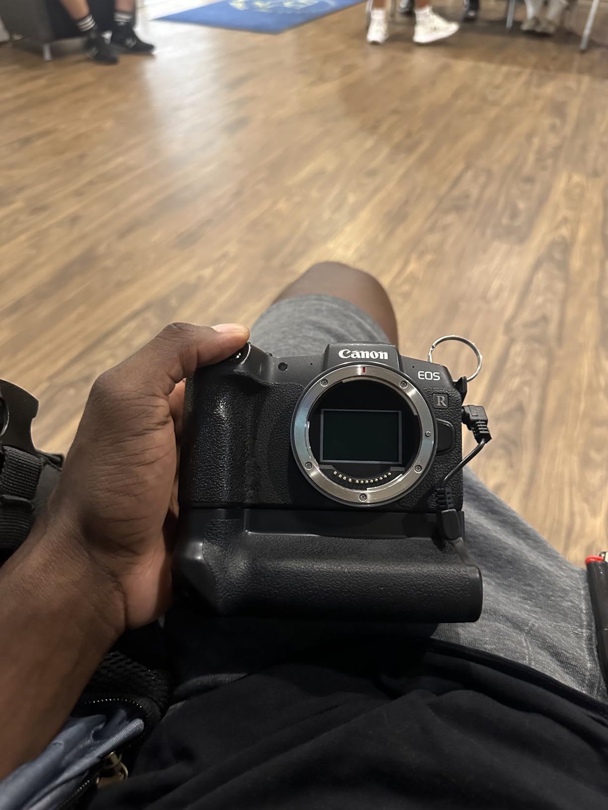 EOS RP R8 Vertical Battery Grip fit Canon EOS RP R8 Cameras,Hold 1 or 2 LP-E17 Battery(Battery not Included) customer photo 2
