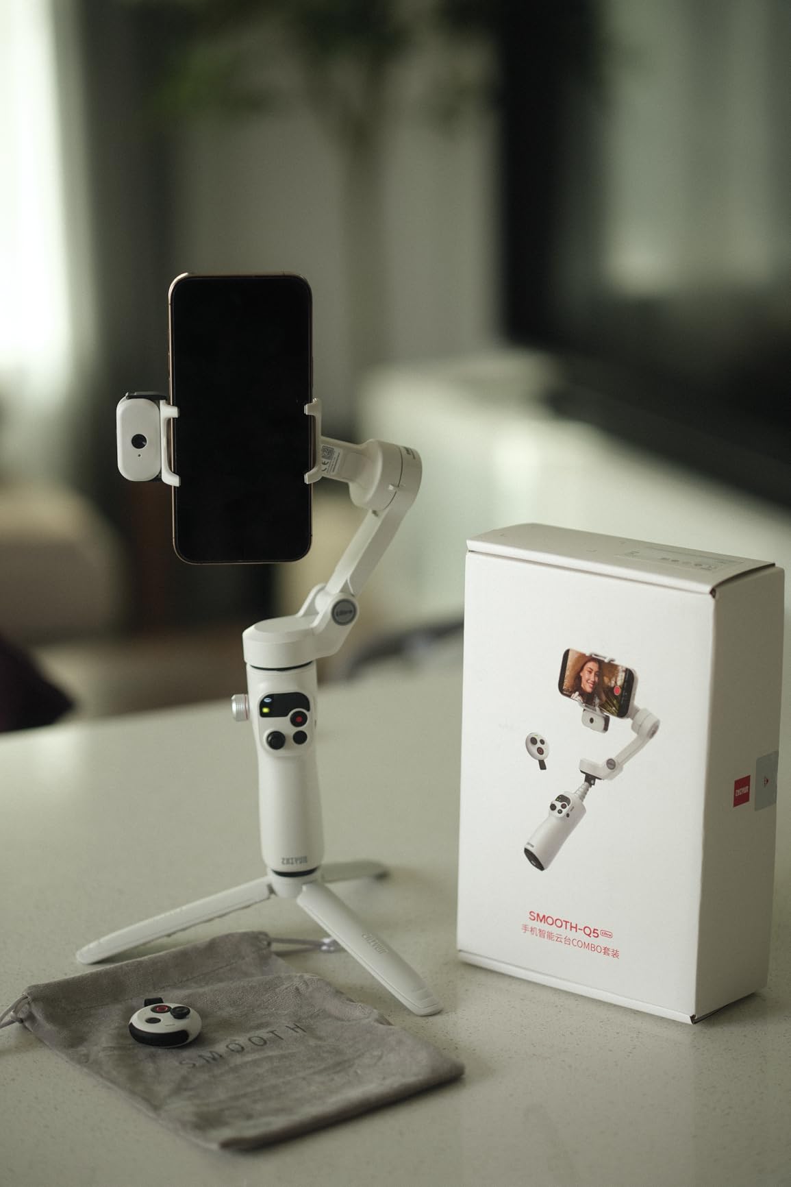 Zhiyun Smooth Q5 Ultra 3-Axis iPhone Gimbal Stabilizer for Video Recording, Portable Foldable Phone Stabilizer, Built-in Extension Rod, Fill Light, Tripod, 13.5H Long Lasting Battery customer photo 2