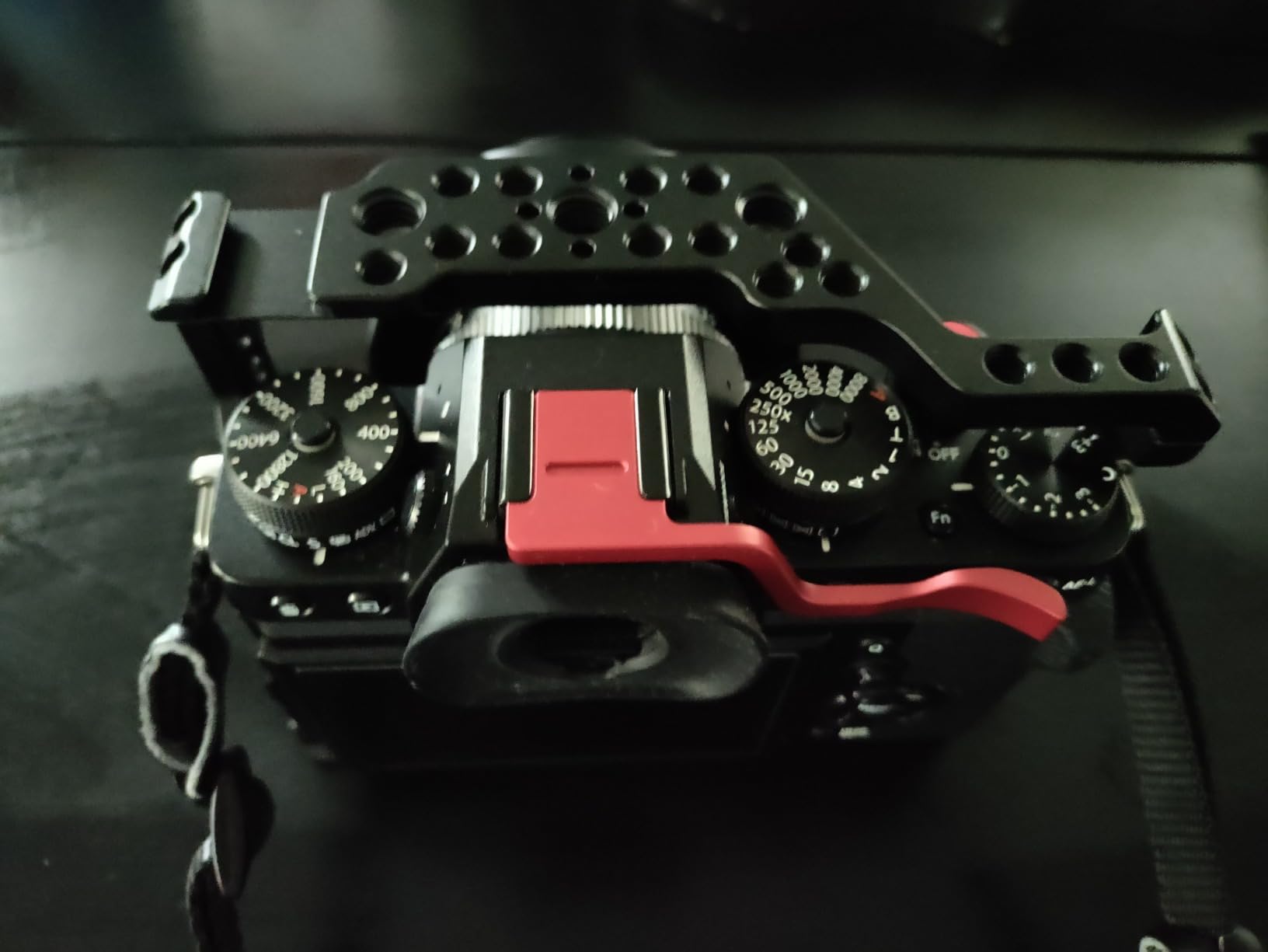 Haoge Metal Thumb Rest Grip for Fujifilm X-T4 - Red customer photo 1