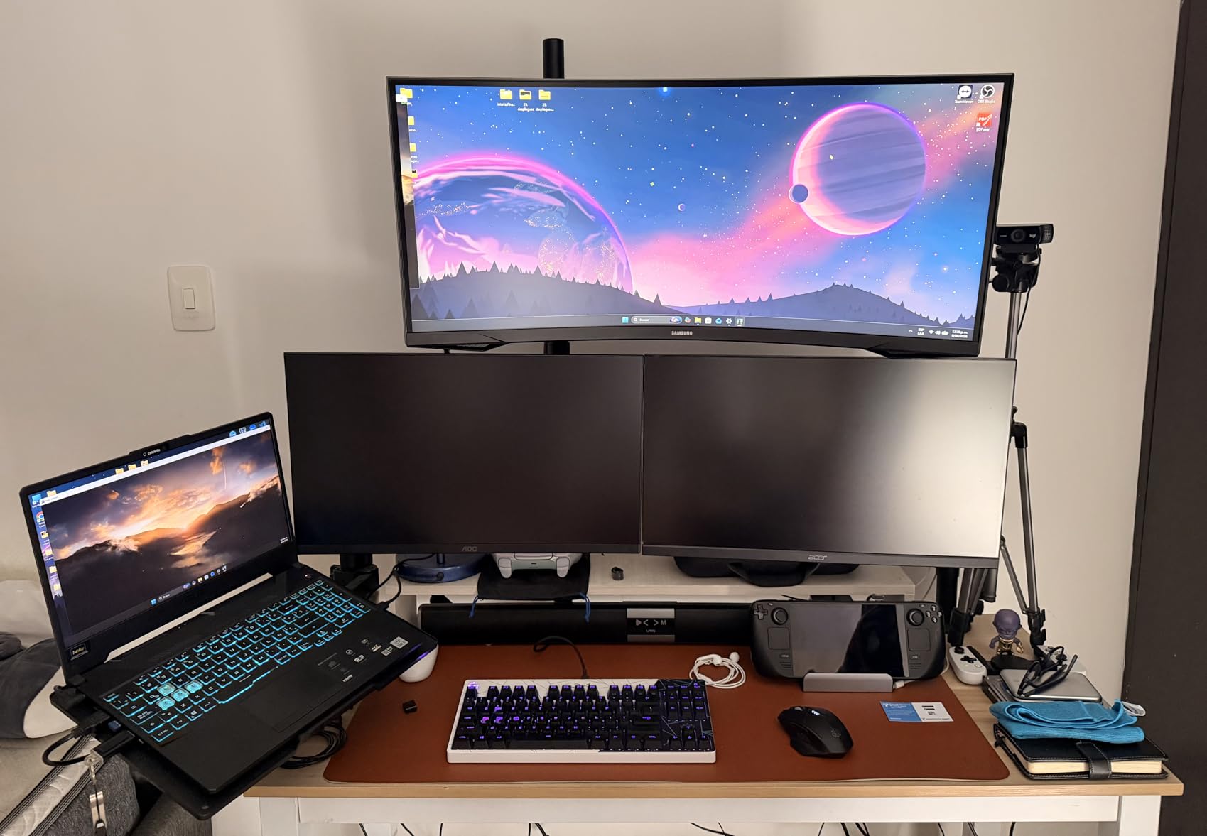Samsung 34' Odyssey G5 Ultra-Wide Gaming Monitor with 1000R Curved Screen, 165Hz, 1ms, FreeSync Premium, Large Display, Eye Comfort, Multiple Ports, WQHD (LC34G55TWWNXZA) customer photo 1