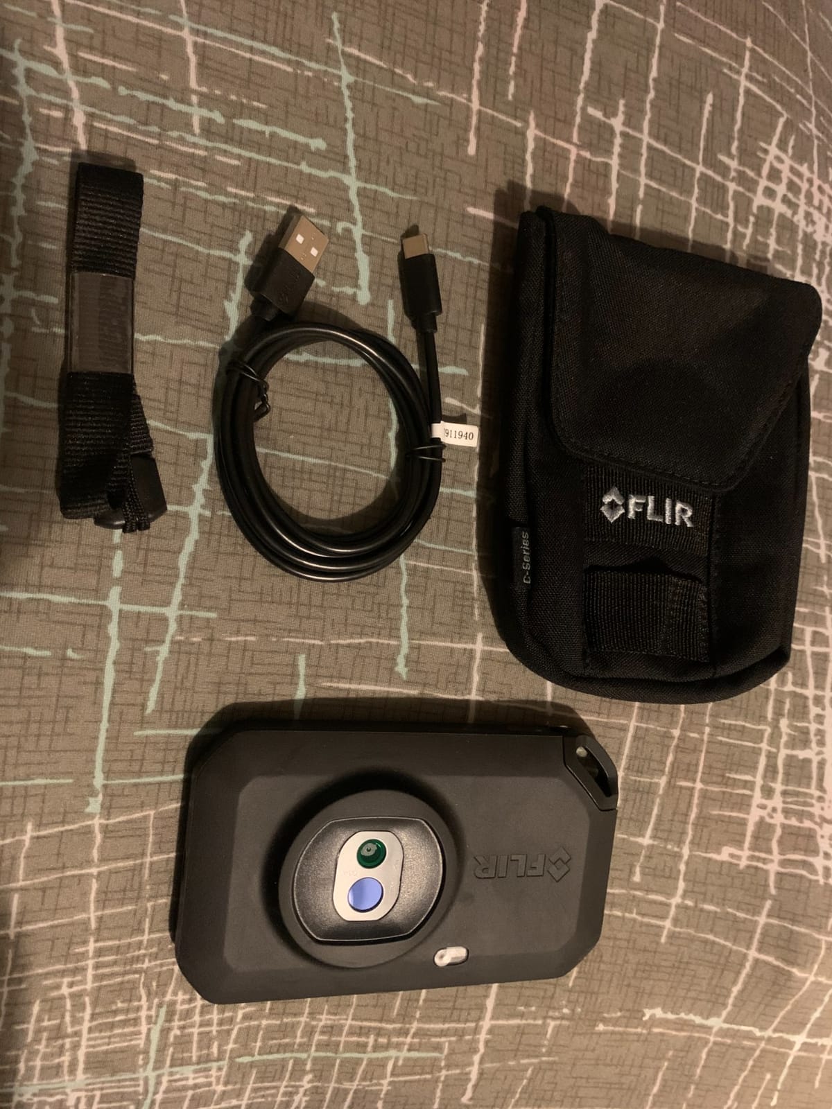 FLIR C3-X Compact Thermal Imaging Camera, WiFi, 128x96 MSX, Ignite, -20 to 300C, 12,288 pixels, 5MP visual, LED flashlight, Ignite cloud, 2 batteries, charger, case customer photo 1
