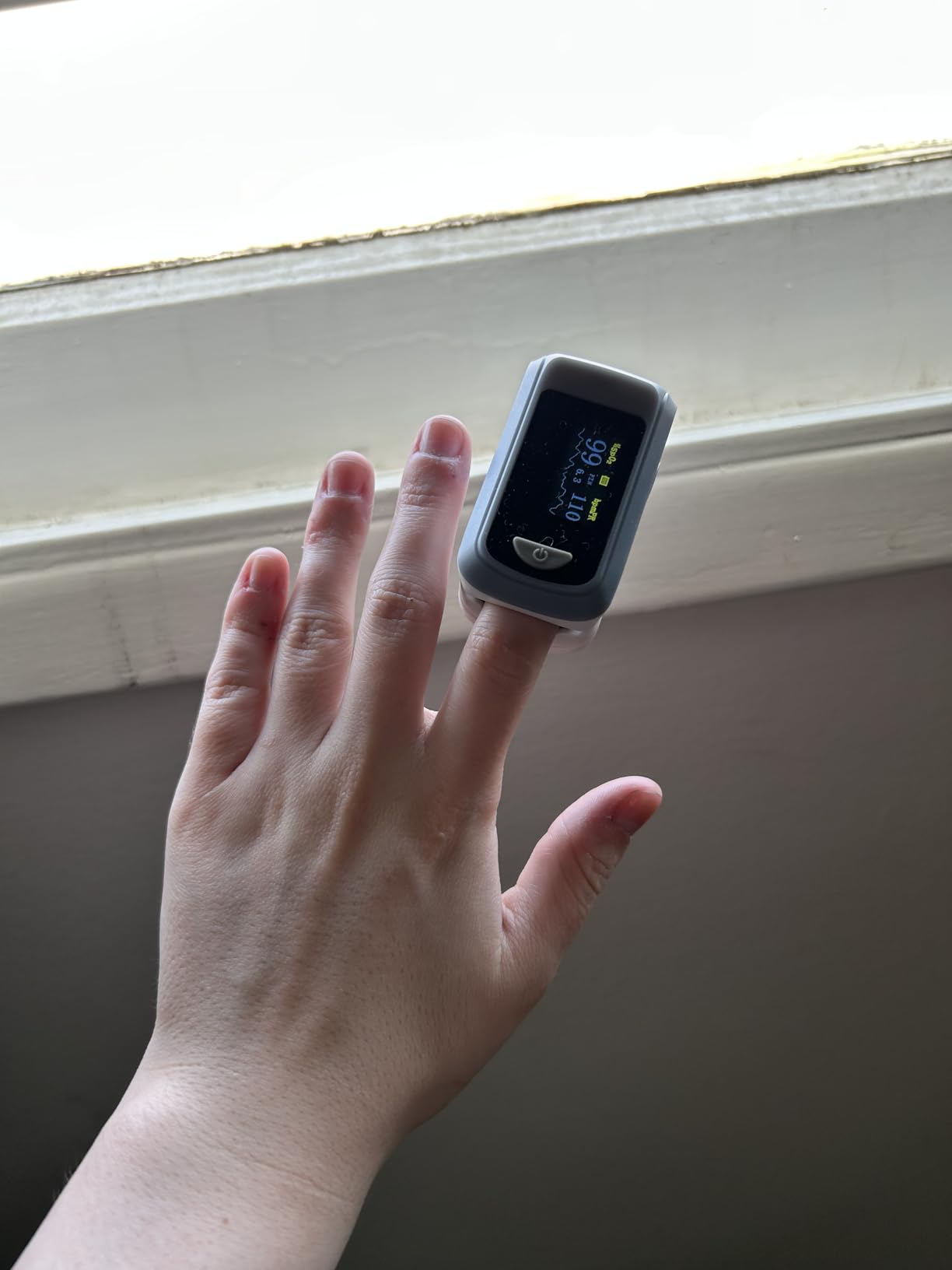 Fingertip Pulse Oximeter Blood Oxygen Saturation Monitor Pulse Ox, Heart Rate and Fast Spo2 Reading Oxygen Meter with OLED Screen Included Lanyard and 2 X AAA Batteries customer photo 1