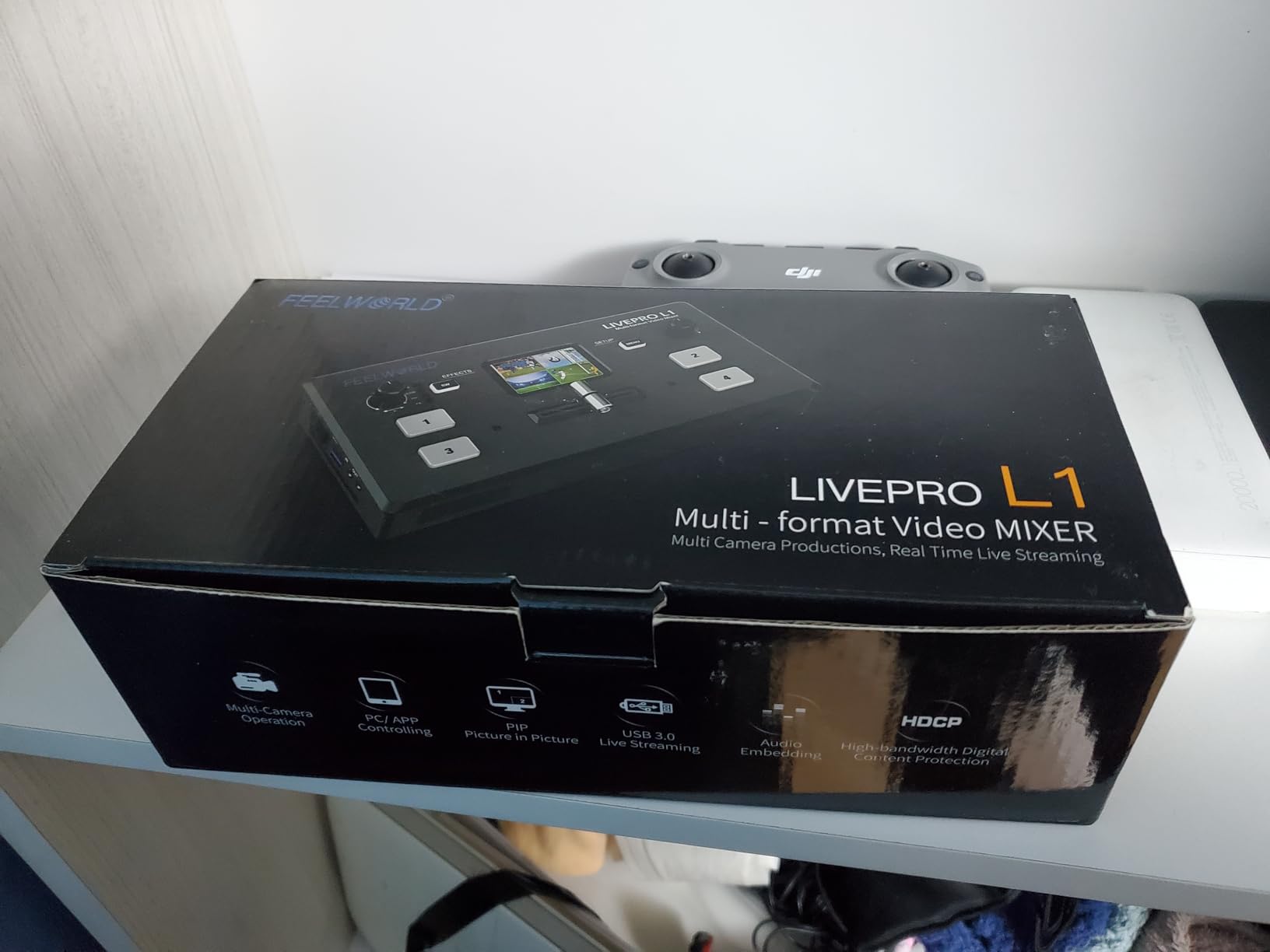 FEELWORLD LIVEPRO L1 V1 Multi Camera Video Mixer Switcher 2 Inch LCD Display 4 x HDMI Inputs USB 3.0 Output customer photo 1