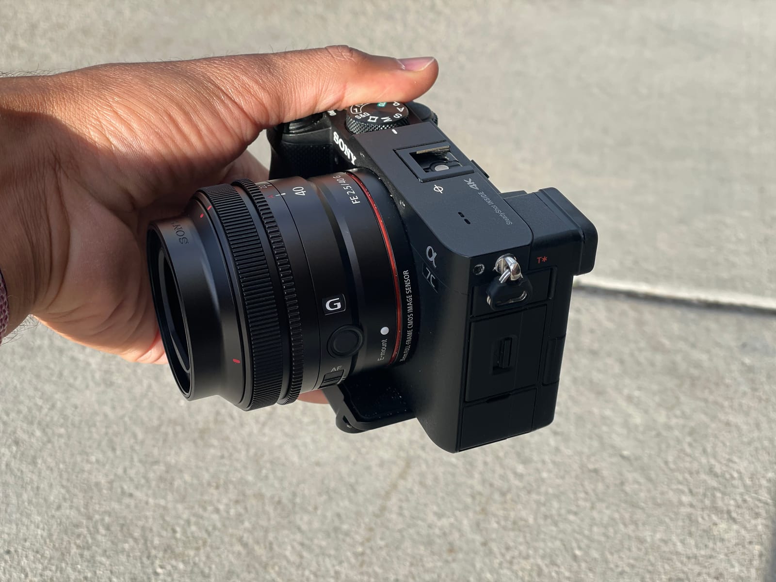 Sony FE 40mm f/2.5 G Lens for E | Dual linear autofocus motors keep up with the most demanding subjects, F2.5 max aperture is ideal for low-light situations customer photo 2