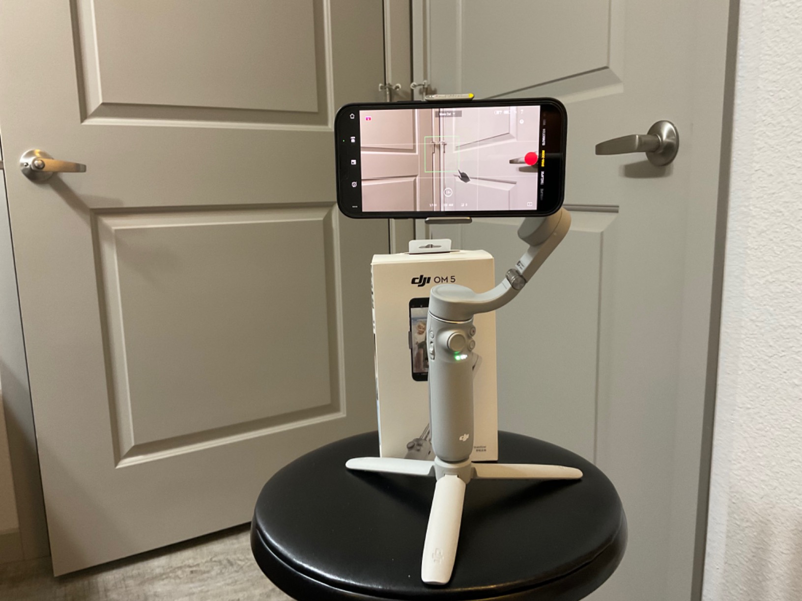 DJI OM 5 Smartphone Gimbal Stabilizer, 3-Axis Phone Gimbal, Built-In Extension Rod, Portable and Foldable, Android and iPhone Gimbal with ShotGuides, Vlogging Stabilizer, YouTube TikTok Video, Gray customer photo 2
