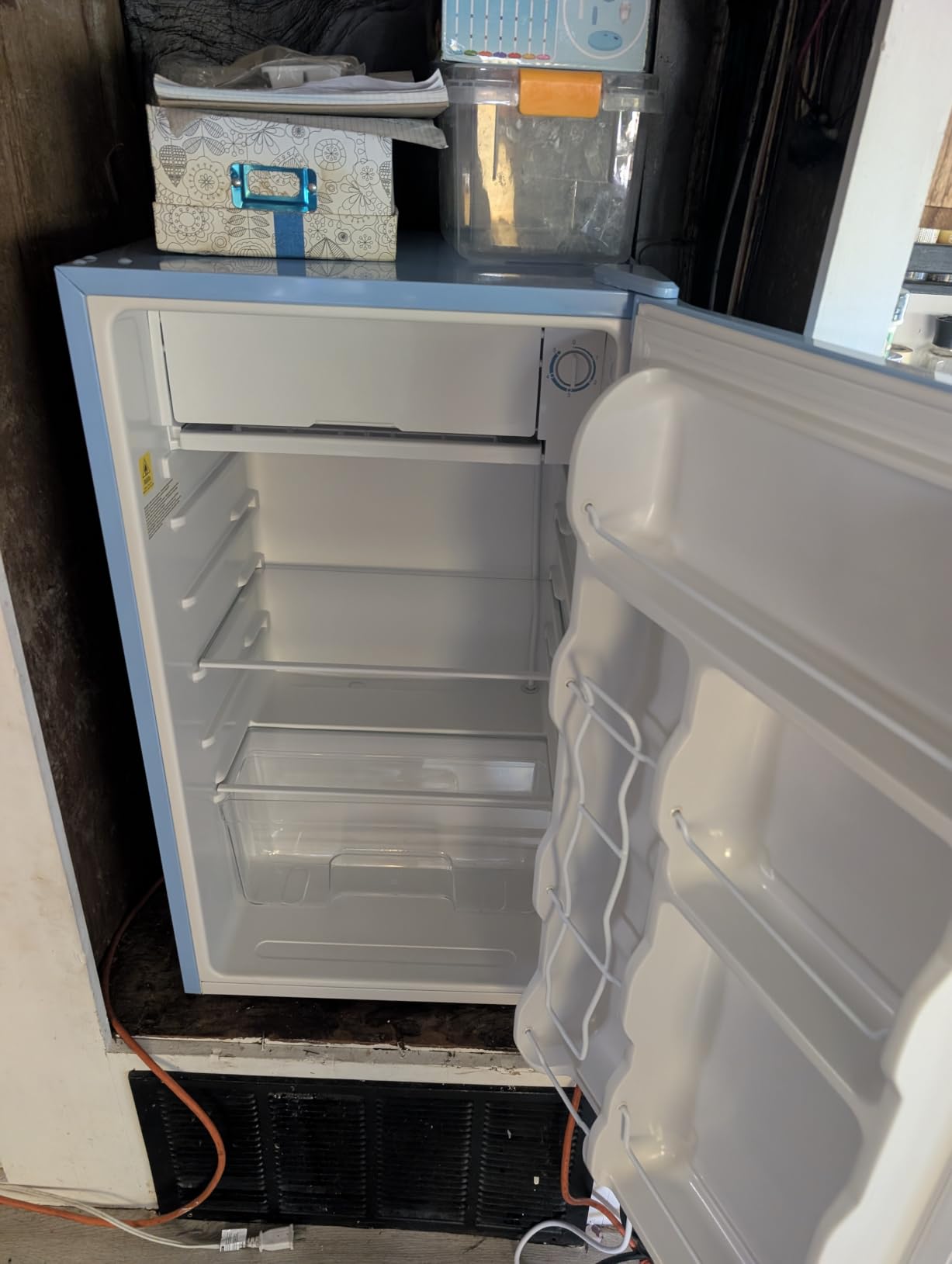Upstreman 3.2 Cu.Ft Mini Fridge with Freezer, Black-BR321 customer photo 1