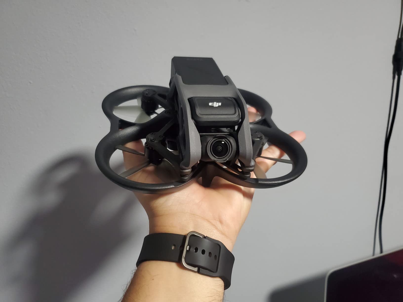 DJI Avata Pro-View Combo (DJI Goggles 2) - First-Person View Drone UAV Quadcopter with 4K Stabilized Video, Super-Wide 155° FOV, Built-in Propeller Guard, HD Low-Latency Transmission customer photo 2