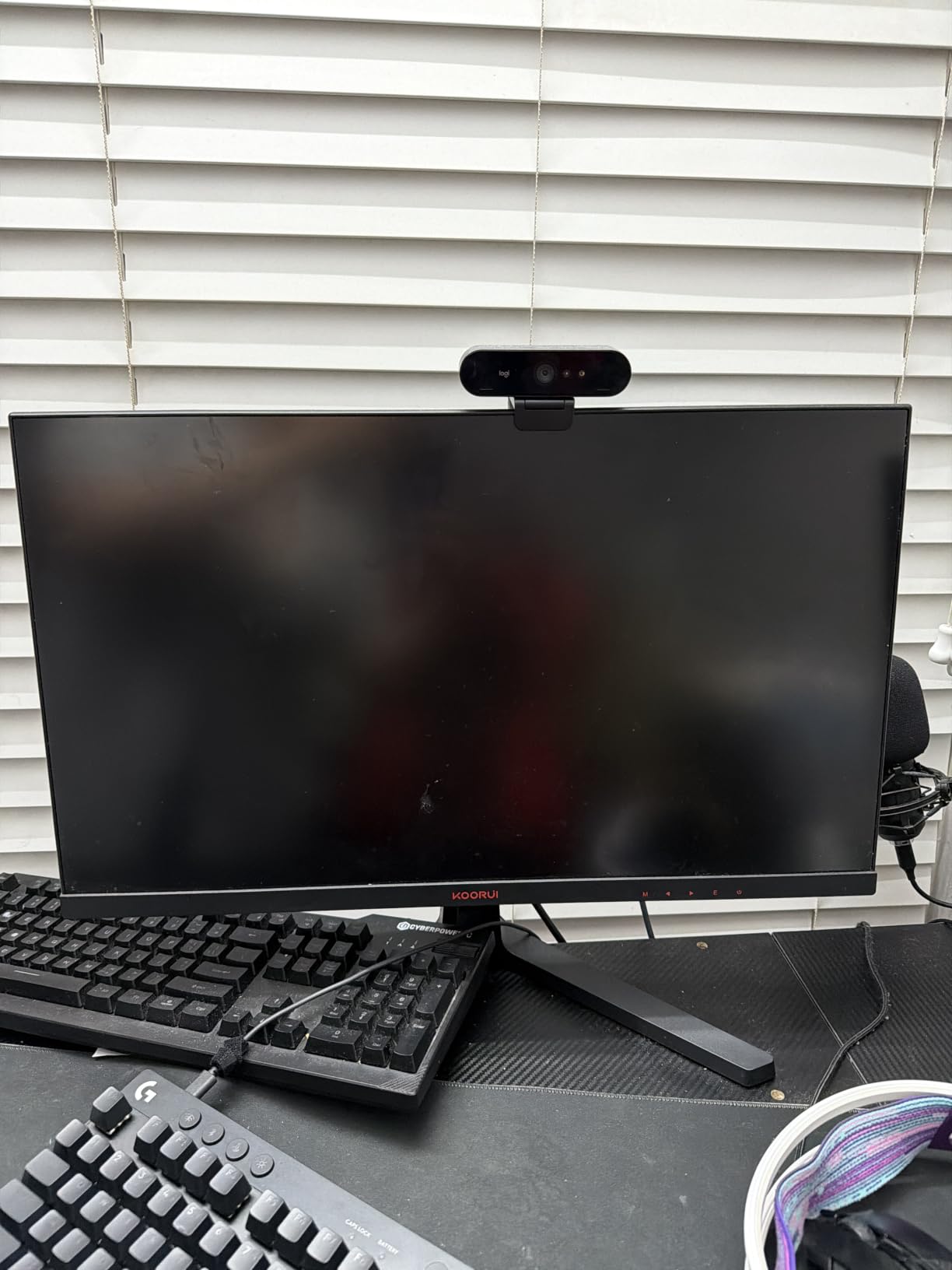 KOORUI 24 Inch Gaming Monitor, 180Hz 1080P VA Display with 3000:1 Contrast | FHD Eye Care, HDMI & VGA, VESA 100x100mm Mountable for Dorm Room, Dual-Screen Setup, PC and Console Gaming customer photo 1