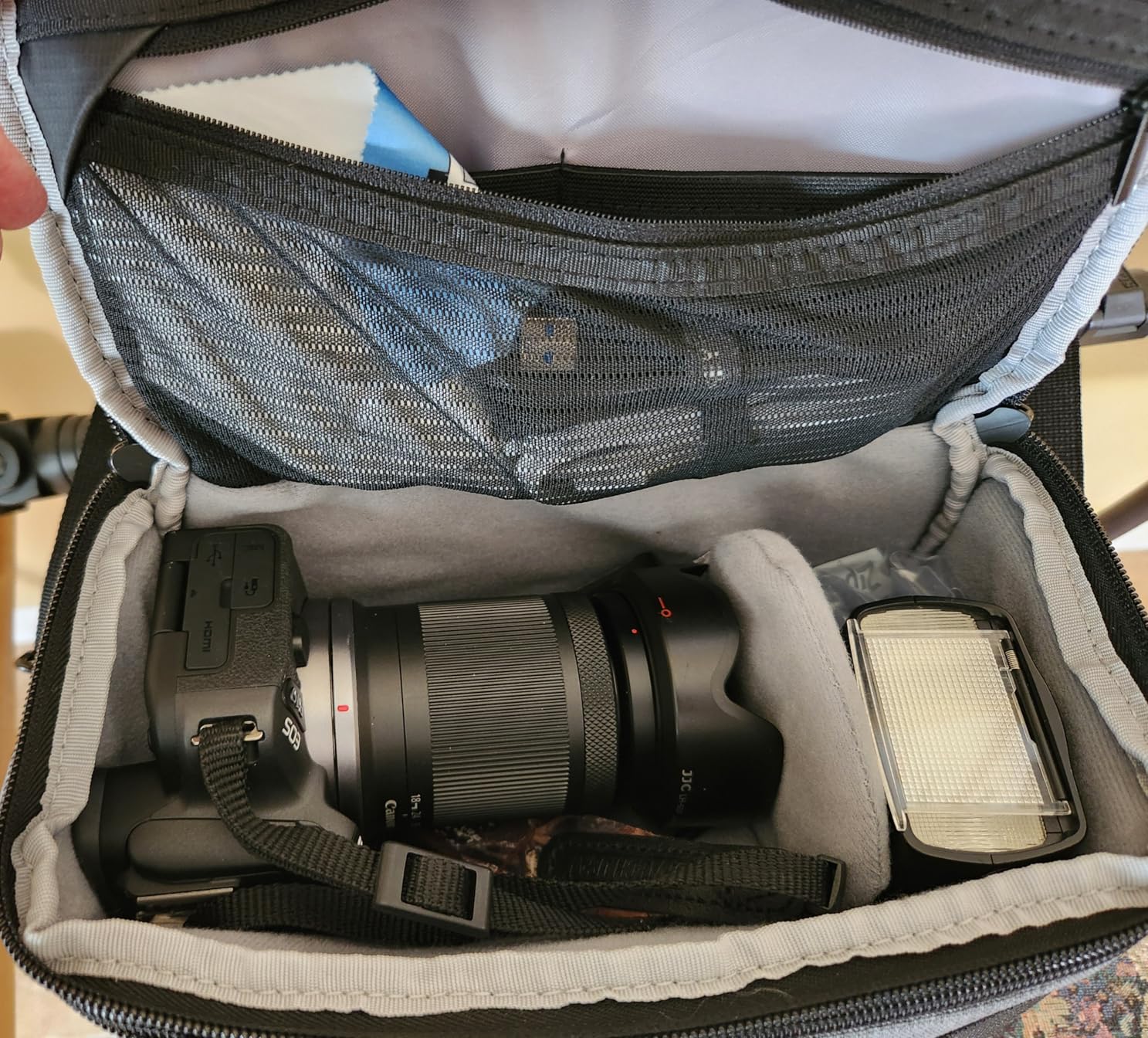 BAGSMART Camera Sling Bag with Tripod Holder & Rain Cover, Black customer photo 1