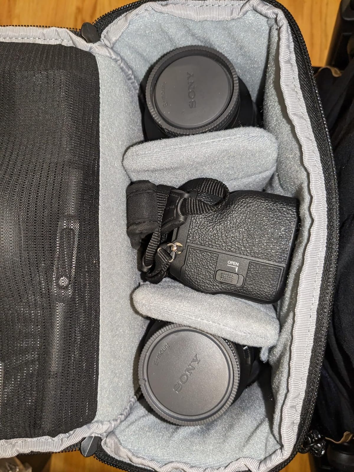 BAGSMART Camera Sling Bag with Tripod Holder & Rain Cover, Black customer photo 2