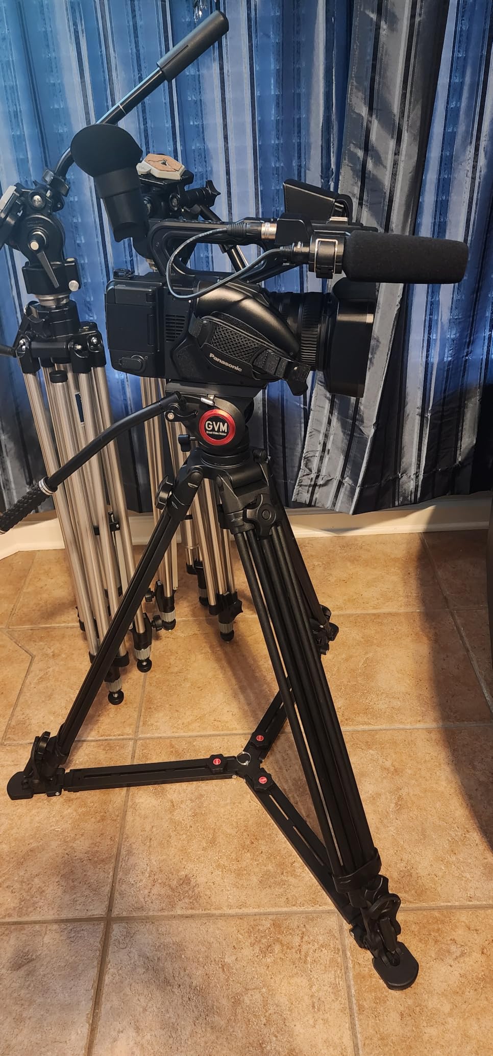 Panasonic HC-X20 Professional 4K 60p Camcorder with 1.0-inch Sensor and 20x Optical Zoom customer photo 1