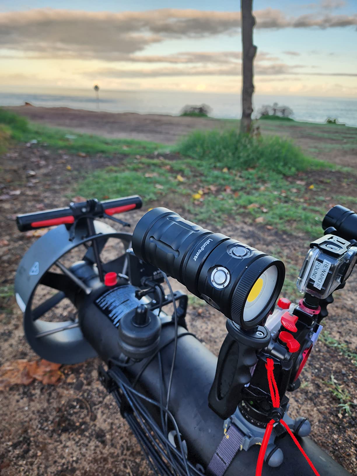 Dive Light, LetonPower TS S 10000 Lumens 100m Underwater Video Light, Diving Flashlight, Waterproof Flashlight with Type-C Charging for Professional Under Water Sports customer photo 1
