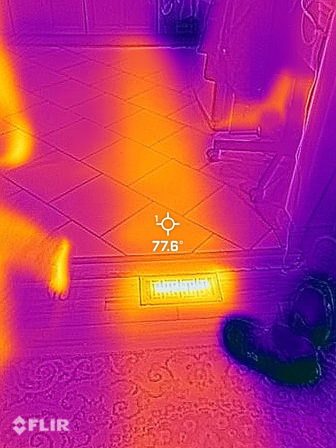 Flir Edge - Wireless Bluetooth Thermal Imaging Camera for Smartphones, Compatible with All iOS and Android Devices, 240x180 Super Resolution (80x60 Native IR) | Bluetooth, MSX, 80x60 native IR, smartphone/tablet, IGNITE cloud, 2m drop, USB cable customer photo 1