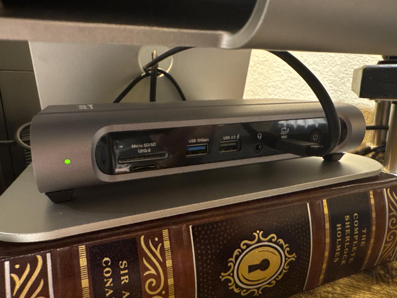 Plugable 16-in-1 Thunderbolt 4 Dock, Dual 4K, 100W Charging, HDMI/DisplayPort, SD/microSD customer photo 1