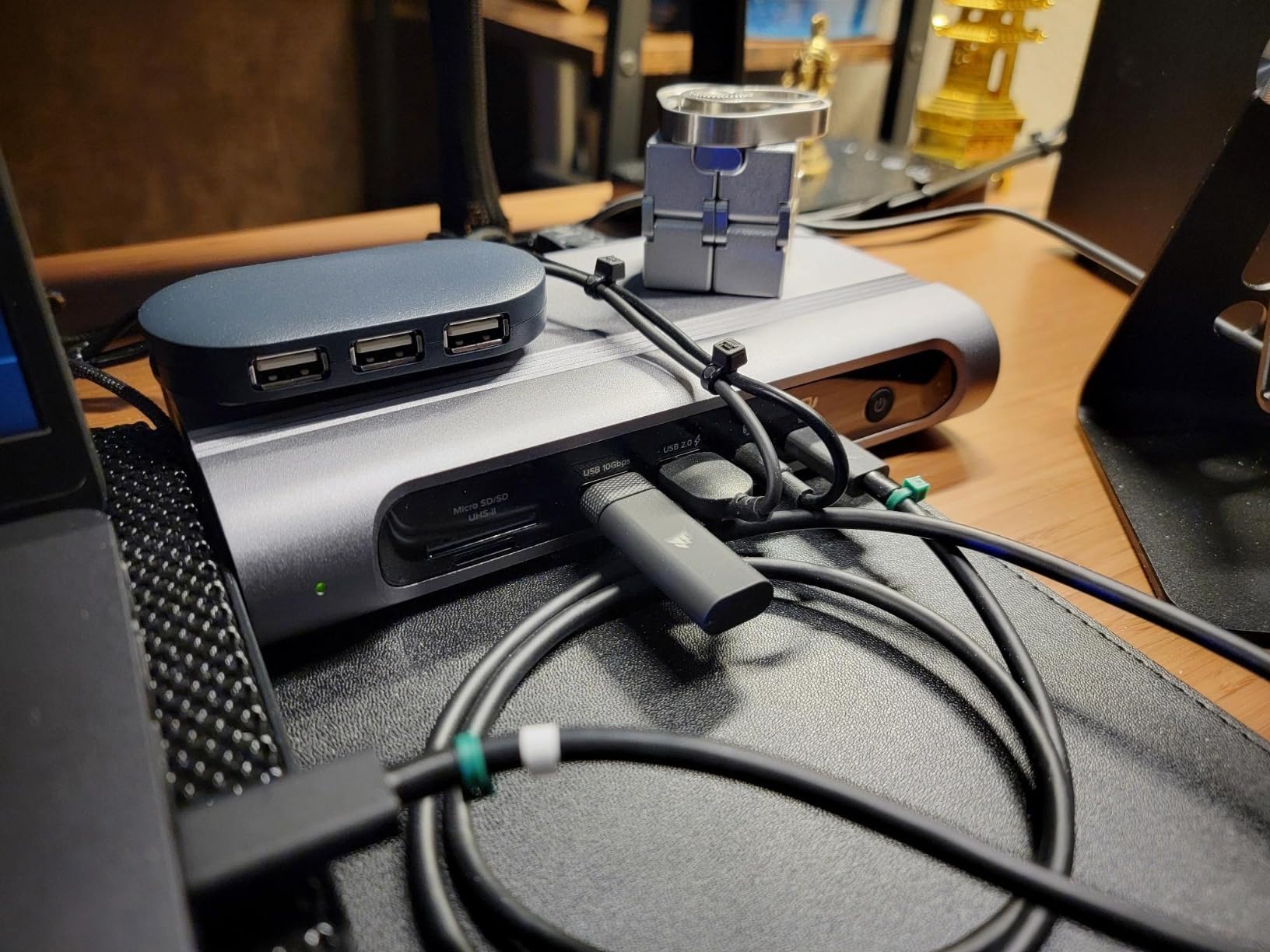 Plugable 16-in-1 Thunderbolt 4 Dock, Dual 4K, 100W Charging, HDMI/DisplayPort, SD/microSD customer photo 2