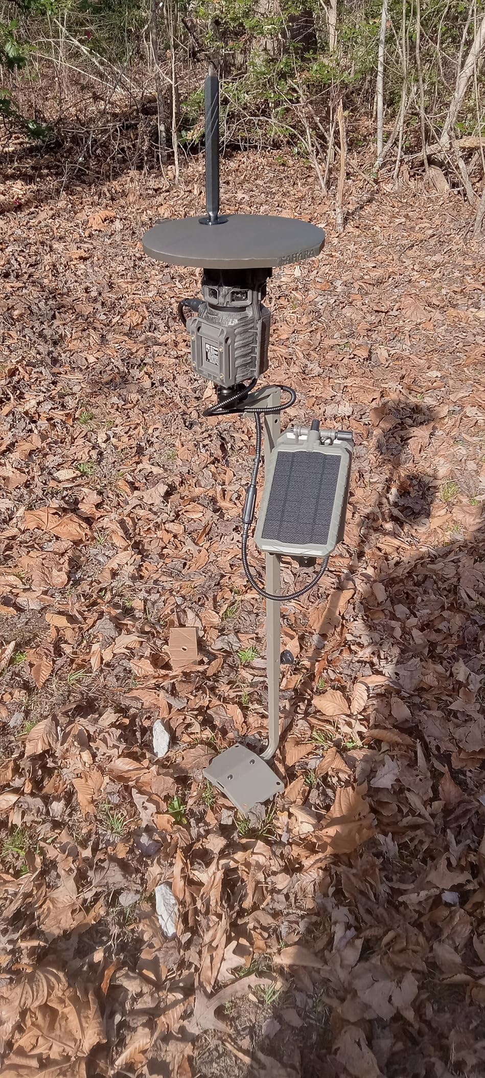 Stealth Cam Sol-Pak 5000mAh Lithium-Ion Solar Battery for 12V DC Jack with LED-Indicator, Adjustable T-Swivel Brackets, and USB-Charging Port customer photo 1