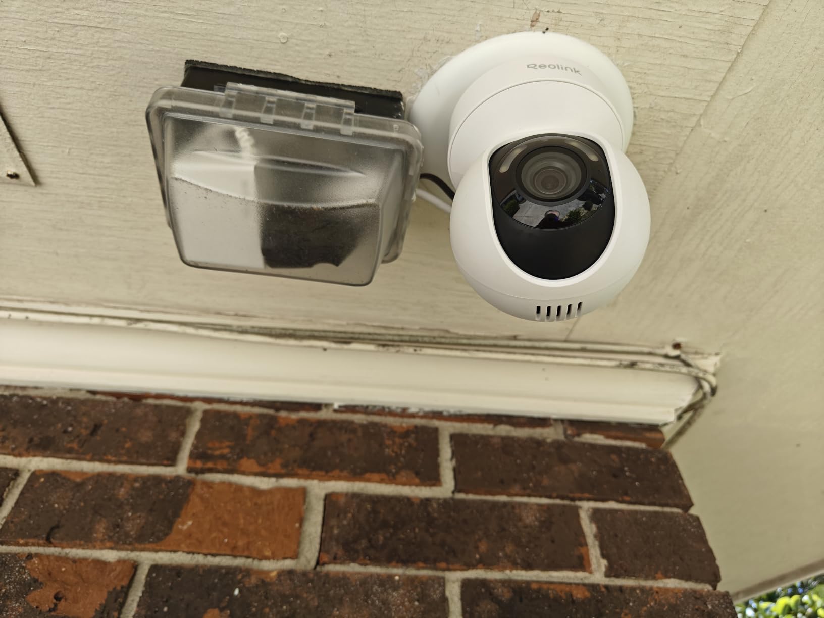 REOLINK E1 Outdoor Pro 4K PTZ Outdoor Security Camera WiFi Plug-in Power customer photo 1