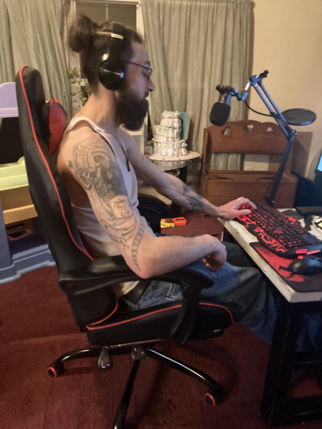Homall Gaming Chair, Video Game Chair with Footrest and Massage Lumbar Support, Ergonomic Computer Chair Height Adjustable with Swzzle Seat and Headrest (White) customer photo 2
