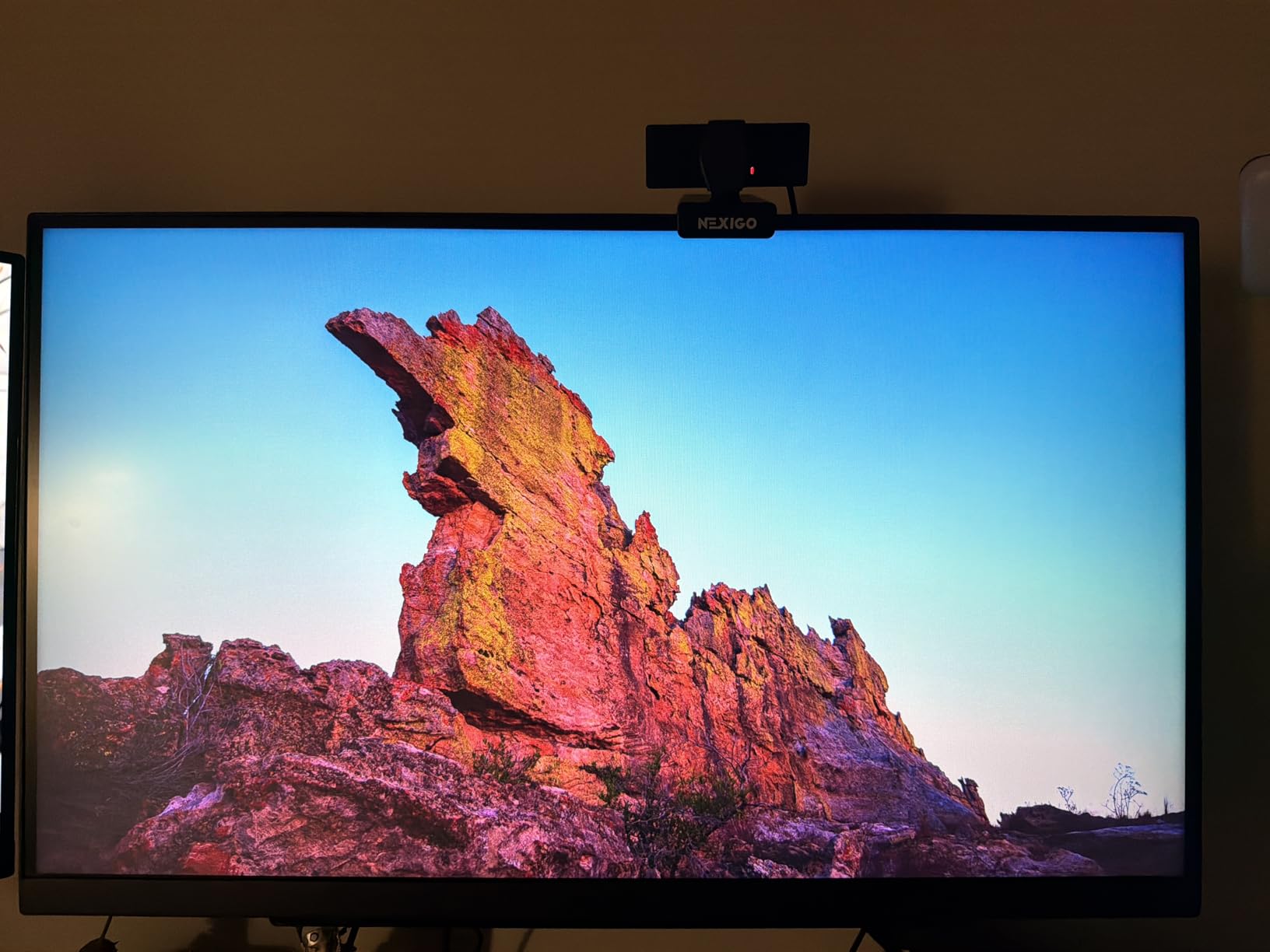 LG 27GR83Q-B 27-inch Ultragear QHD (2560x1440) IPS Gaming Monitor, 240Hz, 1ms, DisplayHDR 400, G-Sync AMD FreeSync Premium, HDMI 2.1 DisplayPort, 4-Pole HP Out DTS HP:X, Tilt/Height/Pivot Stand, Black customer photo 2