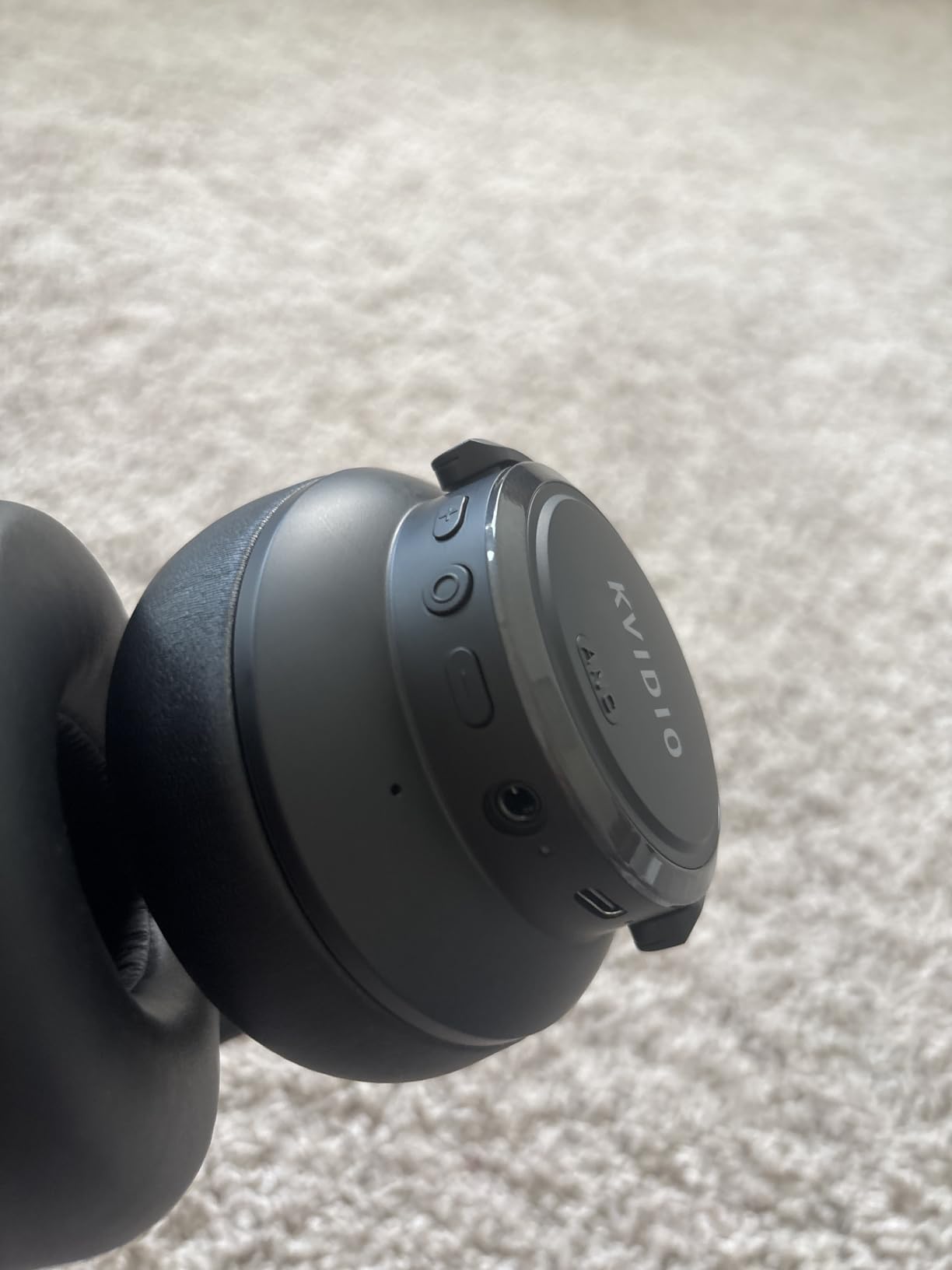 KVIDIO Hybrid Active Noise Cancelling Headphones Over Ear, Bluetooth Wireless ANC 70H Playtime customer photo 1