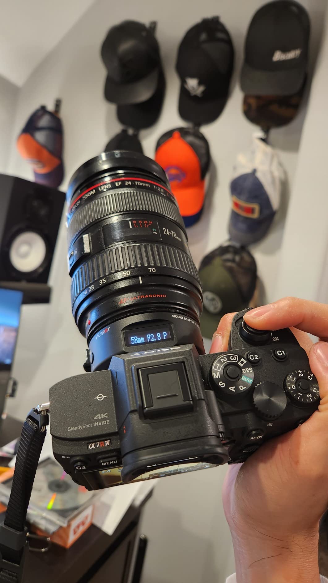 Viltrox EF-NEX IV Auto Focus Lens Mount Adapter, EF/EF-S Lens to Sony E-Mount (A7 IV, A7R V, A7C, A6700) customer photo 1