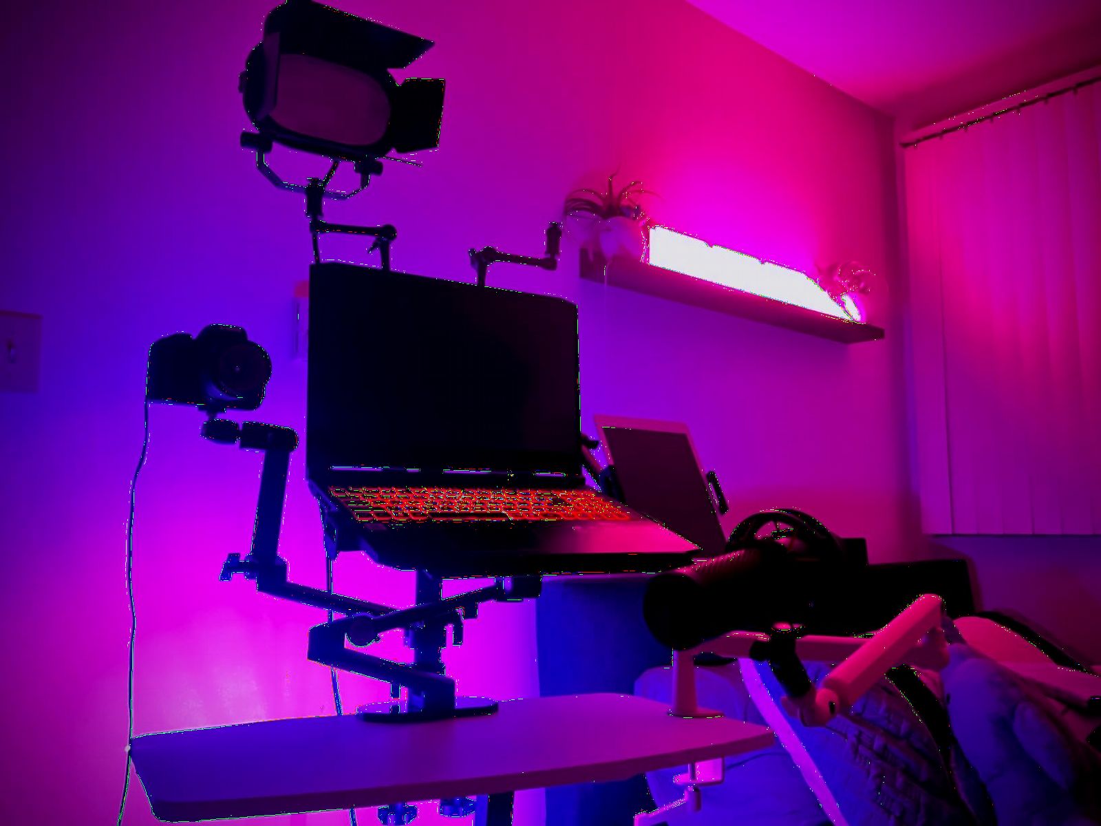 NEEWER Overhead Camera Stand Desk Mount Rig with 4 Boom Arms for Photography Video Light Ring Light Phone Mount Webcam Mic Compact DSLR for Live Streaming Broadcast Online Teaching Meeting, DS007 customer photo 2