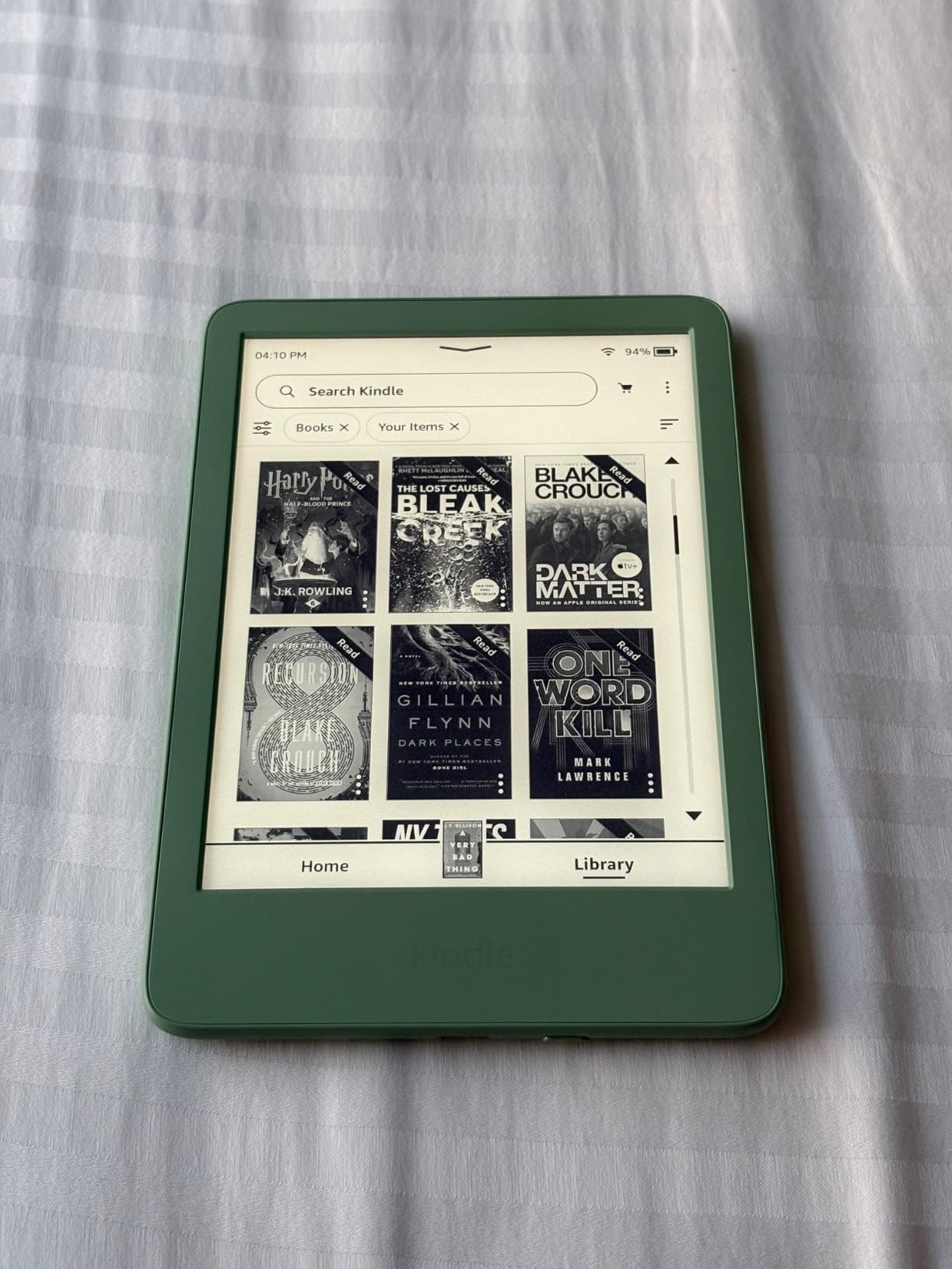Amazon Kindle 16 GB (newest model) - Lightest and most compact Kindle, now with faster page turns, and higher contrast ratio, for an enhanced reading experience - Black customer photo 2