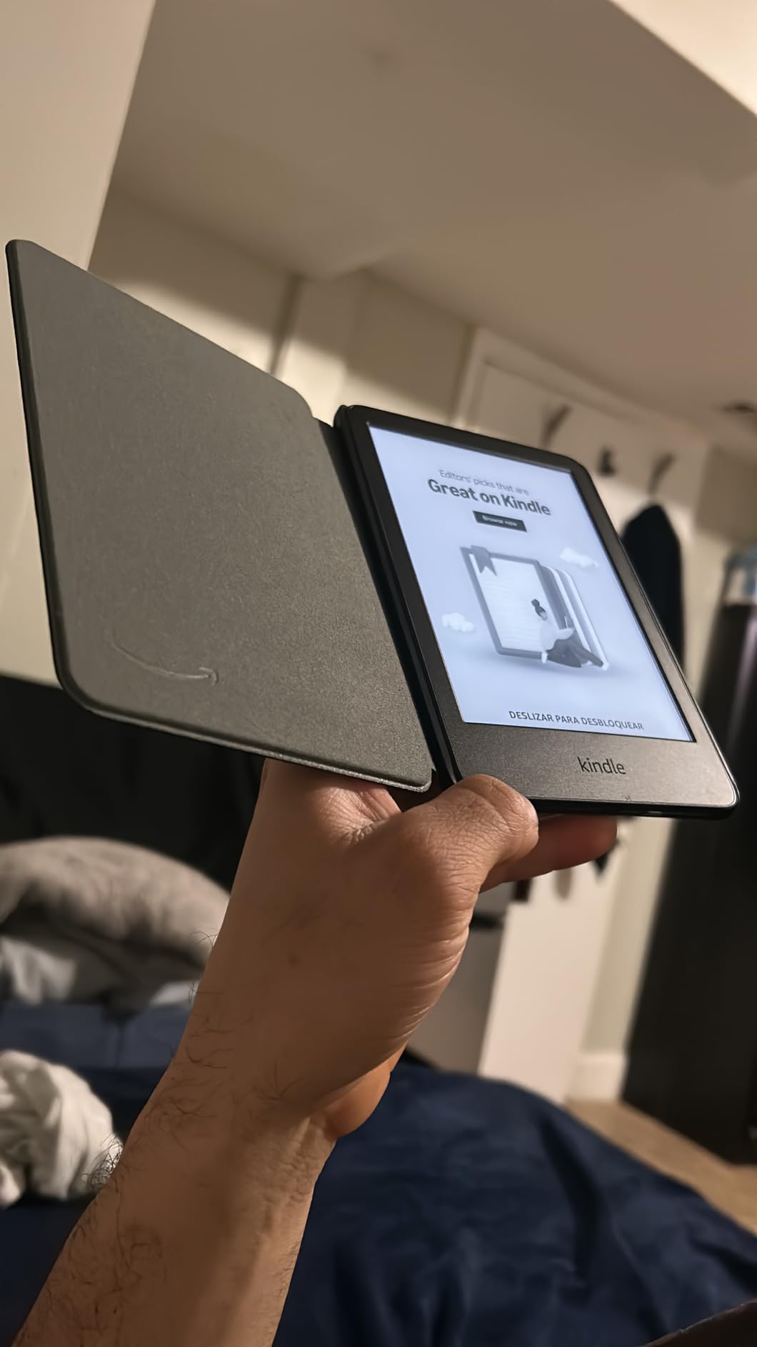 Like-New Amazon Kindle 16 GB (newest model) - Lightest and most compact Kindle, now with faster page turns, and higher contrast ratio, for an enhanced reading experience - Black customer photo 1