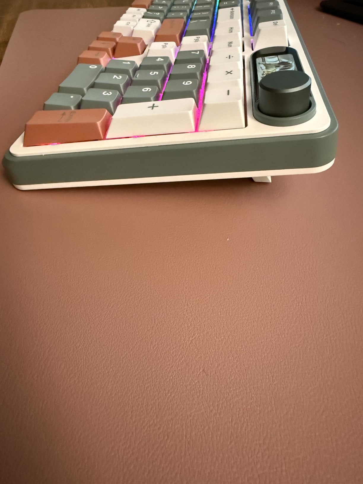 RK ROYAL KLUDGE S98 Wireless Mechanical Keyboard w/Smart Display & Knob | 96% Top Mount RGB Gaming Keyboard BT/2.4G/USB-C, 5-Layer Noise Dampening, Creamy Sound Pre-lubed Switch,Hot Swap, 98 Keys customer photo 1