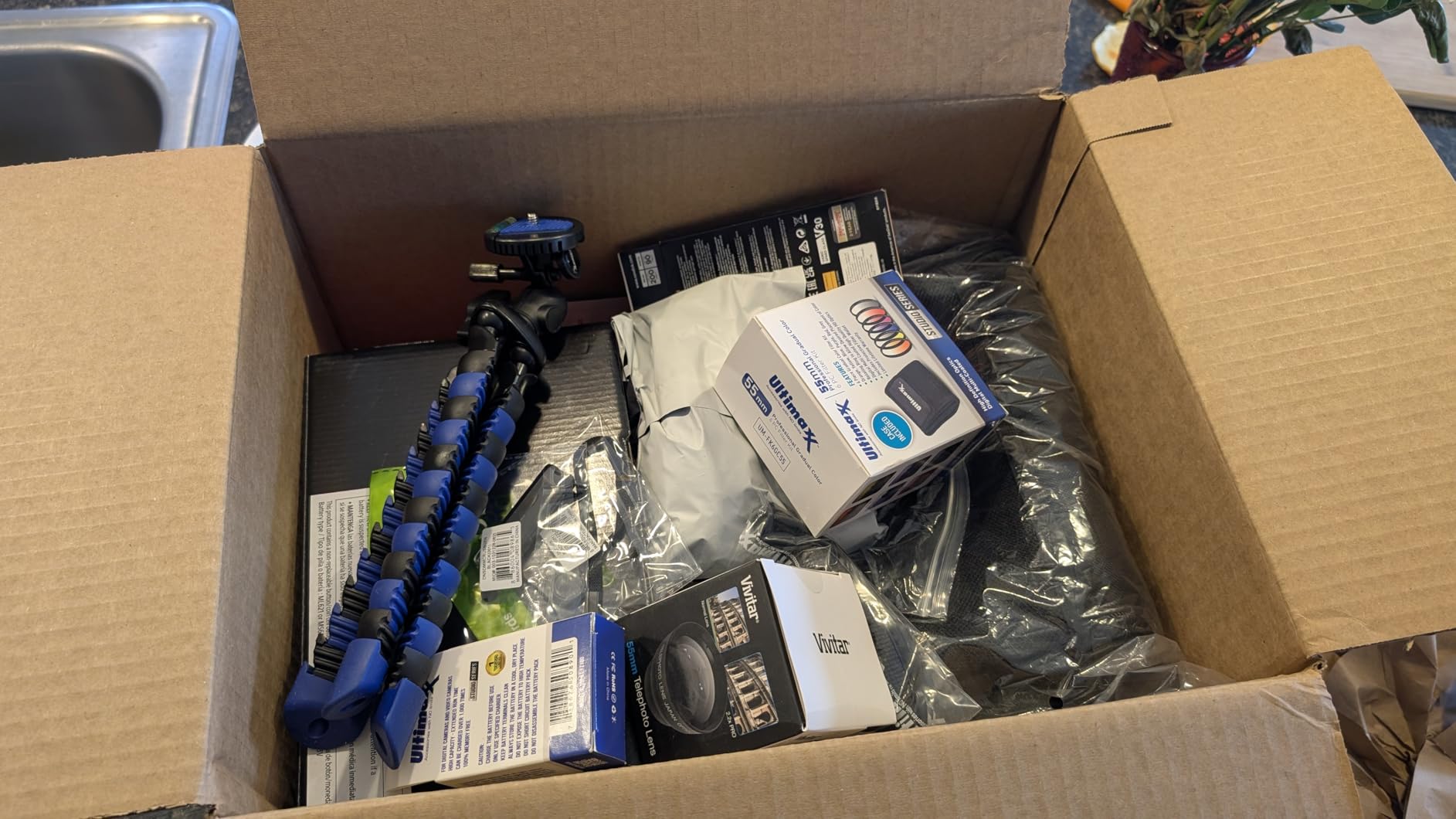 Sony Alpha 7 IV Mirrorless Camera with 28-70mm Lens & Filter Kit Bundle | For Photography & Video | 33 MP Full-Frame Sensor | 4K/60p Video | Wide Angle Lens | Telephoto Lens + 64GB Memory Card customer photo 2