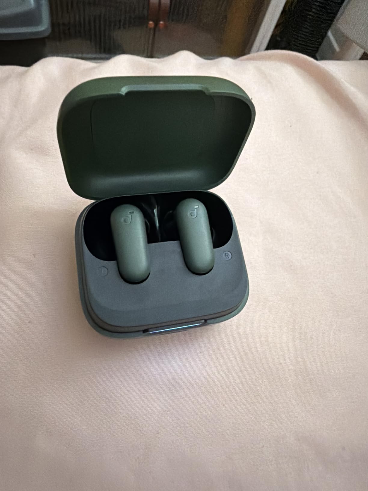 Soundcore P30i by Anker Noise Cancelling Earbuds, Hands-Free Viewing | Strong and Smart Noise Cancelling, Powerful Bass, 45H Playtime, 2-in-1 Case and Phone Stand, IP54, Bluetooth 5.4 customer photo 1