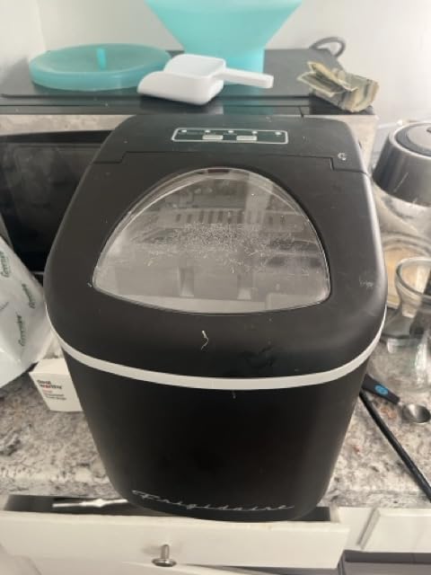 FRIGIDAIRE EFIC128AMZBLK Compact Countertop Ice Maker, 26 lb per Day, Black customer photo 1