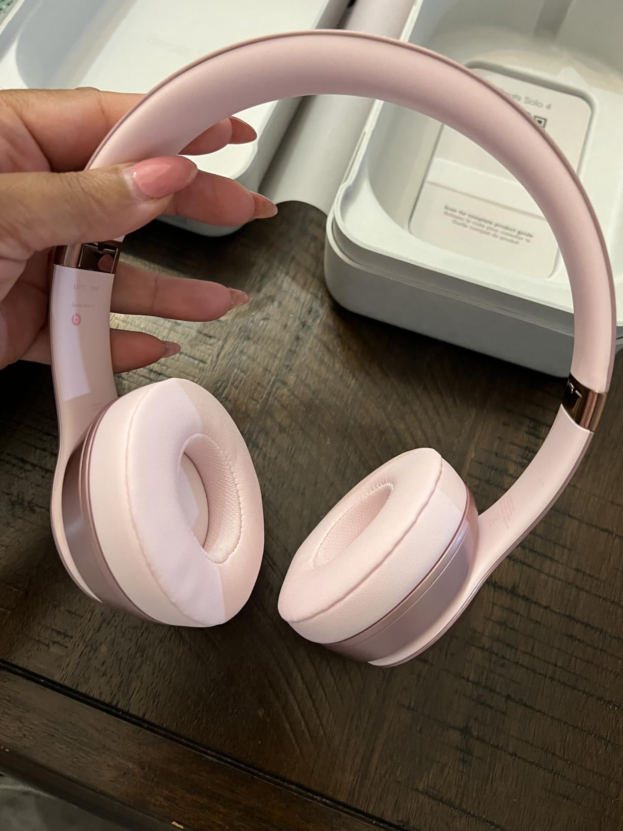Beats Solo 4 - Wireless On-Ear Bluetooth Headphones, Up to 50-Hour Battery Life, Ultra-Lightweight Comfort, Powerful and Balanced Sound, Apple & Android Compatible - Matte Black customer photo 2